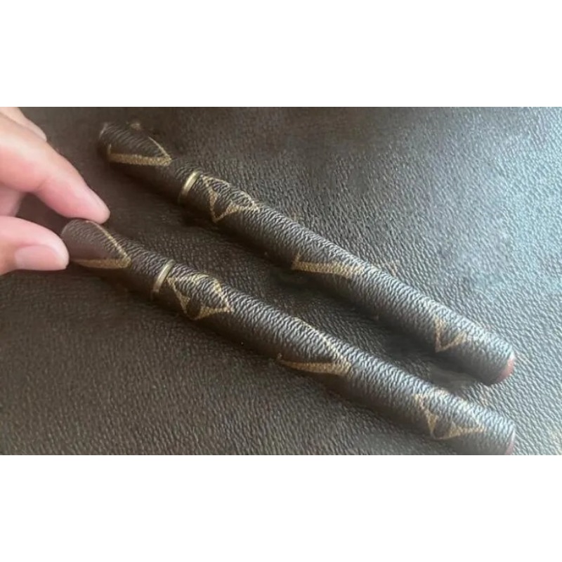 Elegant Brown Inkjet Gel Pens Featuring Classic Font & Charming Blossom Design for Collectors