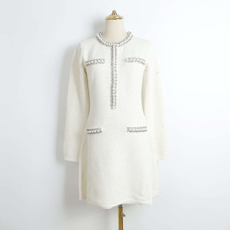 2026 autumn new French retro elegant re decorated round neck waist skirt children's style