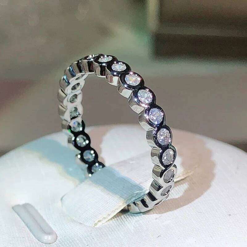 Huitan Exquisite Round CZ Promise Rings for Women Silver Color Fashion Contracted Wedding Bands Accessories Versatile Jewelry XJ260127