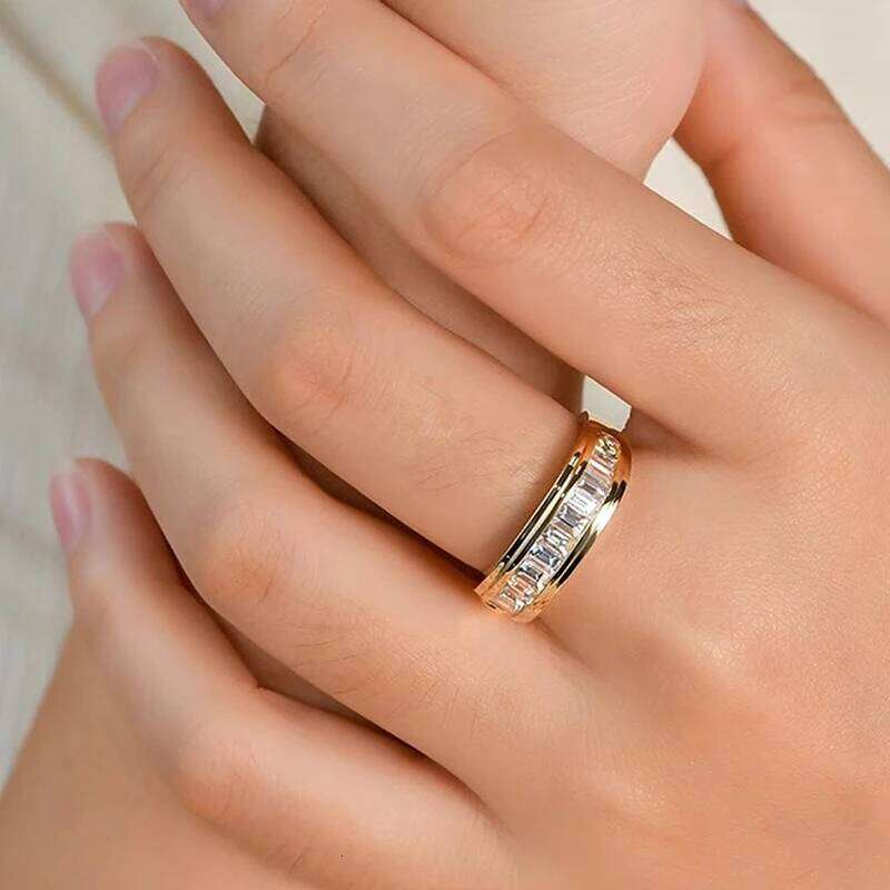 Huitan Fashion Gold Color Proposal Ring Bridal Wedding Band Jewelry with Brilliant Zirconia Luxury Versatile Finger Accessories XJ260127