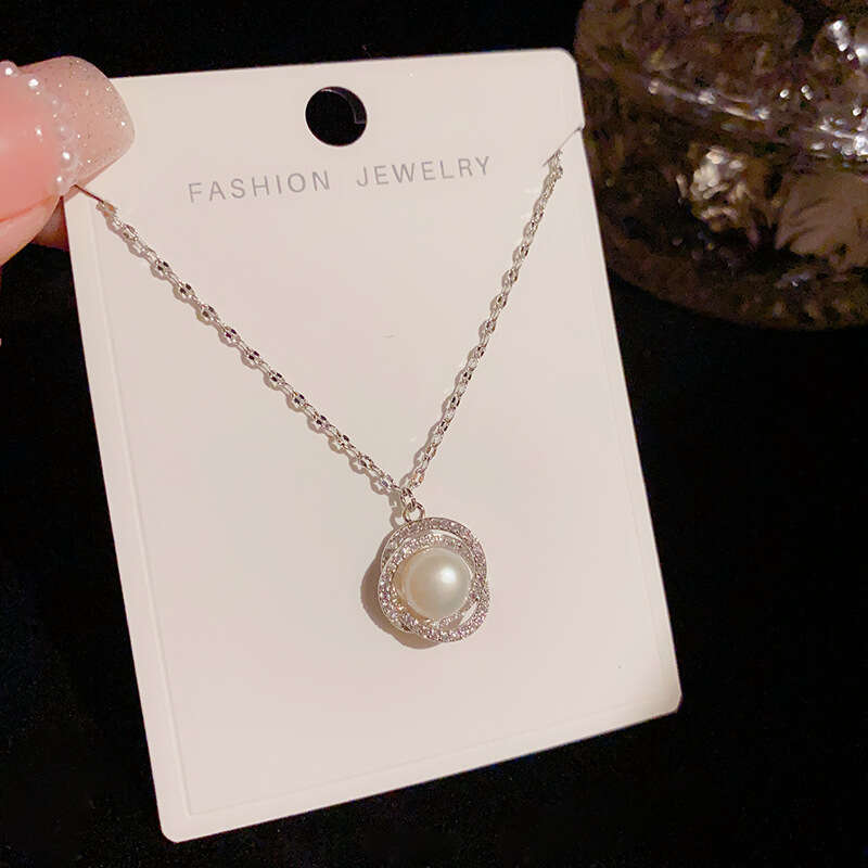 Inlaid Zircon Surrounding Freshwater Pearl Necklace For Women Fashionable Niche Simple Versatile High-end Elegant Collarbone Chain