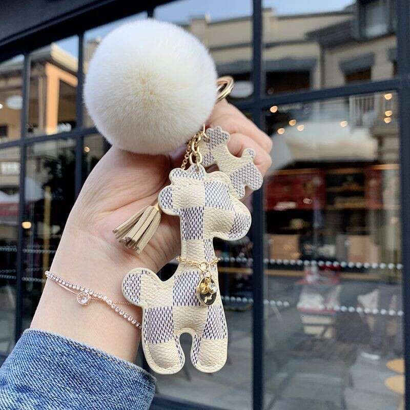 designer Keychain Bag Charm Checkered Giraffe Leather Pendant with Fur Ball Tassel Retro Accessory for Couples Gifting