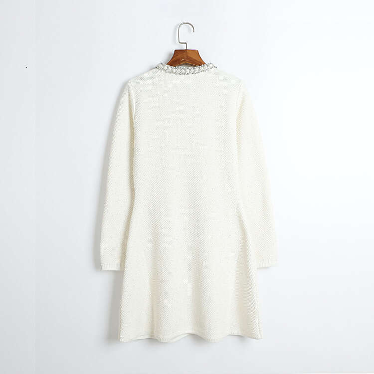 2026 autumn new French retro elegant re decorated round neck waist skirt children's style