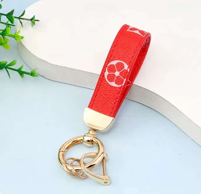 Letter pattern keychain Leather flower-shaped pendant Suitable for daily use and travel