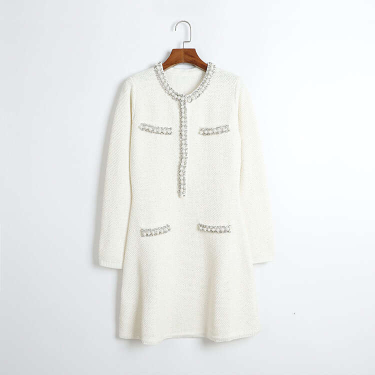 2026 autumn new French retro elegant re decorated round neck waist skirt children's style