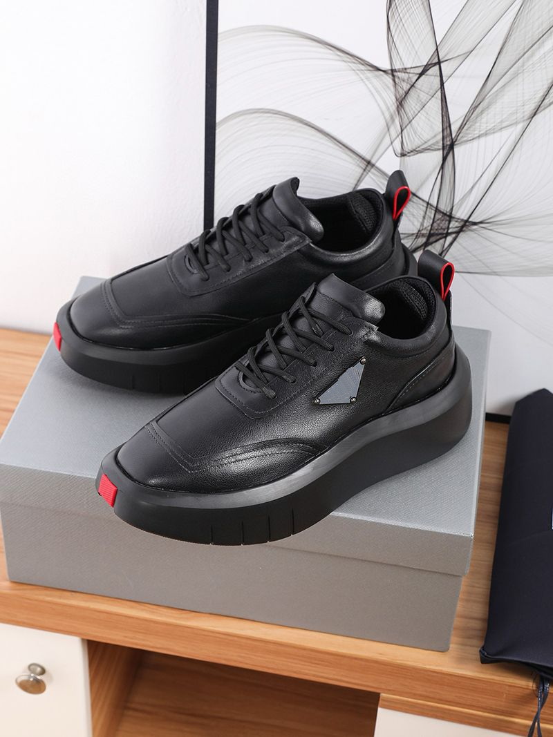 Luxurys Designers Dress Shoes New Lightweight Men Casual Leather Sneakers Non-slip Breathable Male Outdoor Running Shoes Lace Up Soft Sport Shoes