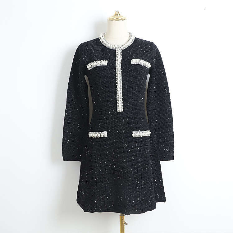 2026 autumn new French retro elegant re decorated round neck waist skirt children's style