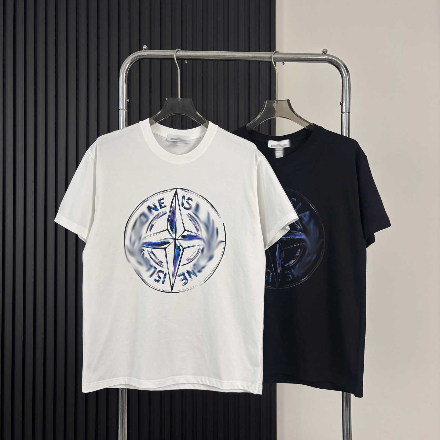 Four Directions Island Short Sleeve T-Shirt with Compass Print on Chest Round Neck Loose Fit for Men and Women T260128