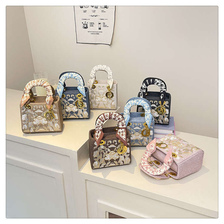 Heavy Embroidery Embroidered Versatile Princess Diana New Fashion Scarf tote Handbag Women High End Single Shoulder Crossbody Bag
