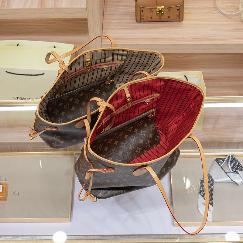 Large Capacity Tote Bag for Women, Niche Single Shoulder Bag, New Autumn Winter 2024 Commuter Design, Free Shipping