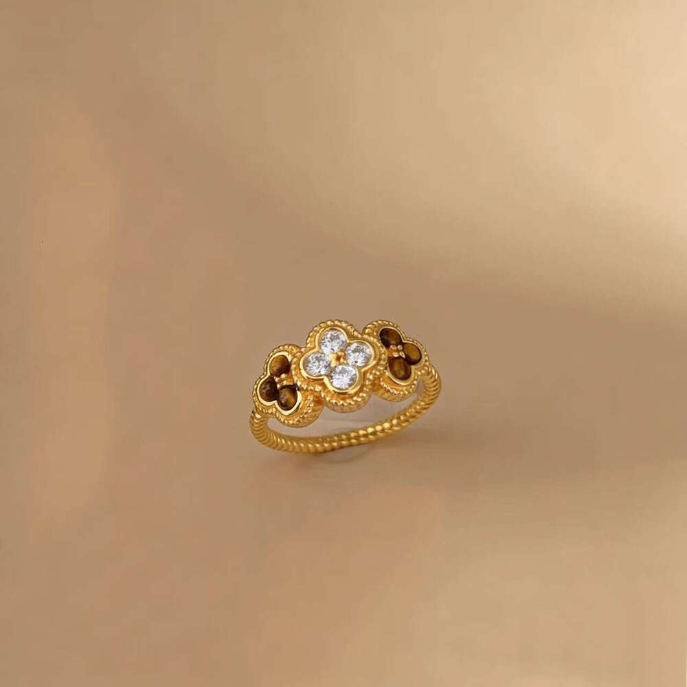 Mixed gemstone ring Metal four-leaf clover jewelry As a fashionable accessory and gift option