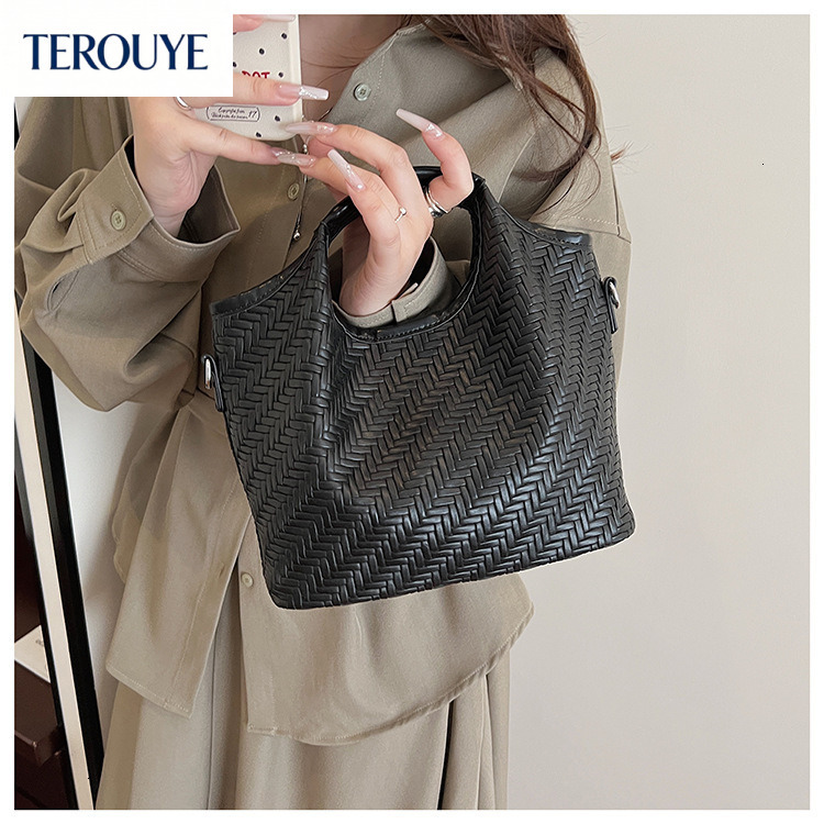 TEROUYE Korean style minimalist women's handbag autumn and winter new large capacity Bag woven texture shoulder bag retro luxury