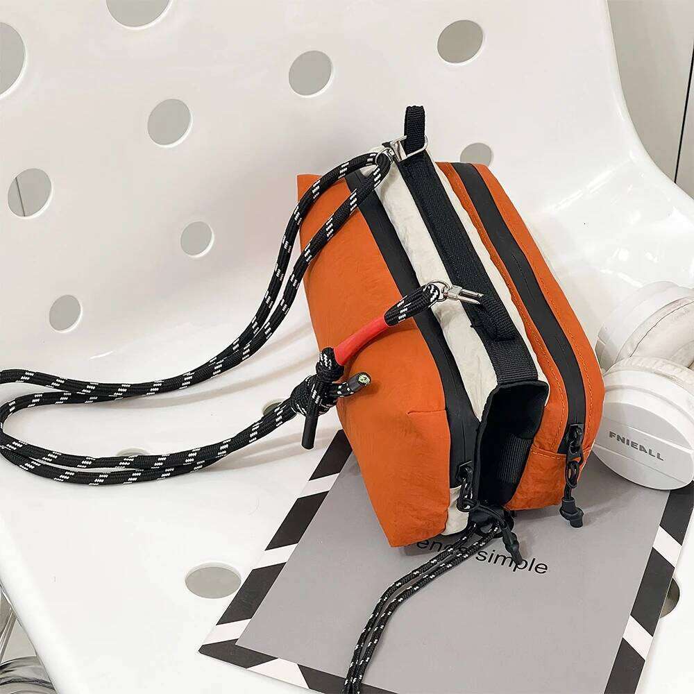 Water Bottle Simple Lightweight Crossbody Fashionable and Casual Sports Shoulder Bag, Mobile Phone Bag