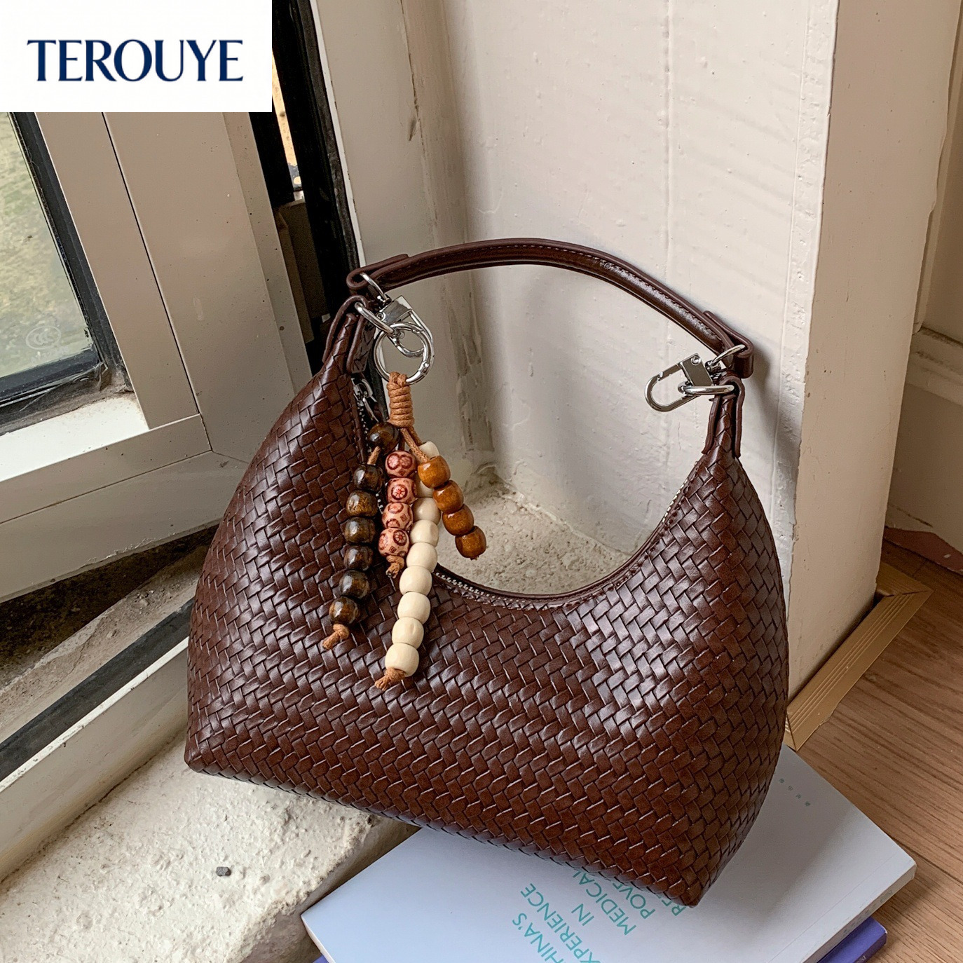 TEROUYE Korean style niche design women's armpit bag Bag autumn and winter new texture woven style handbag retro versatile style luxury
