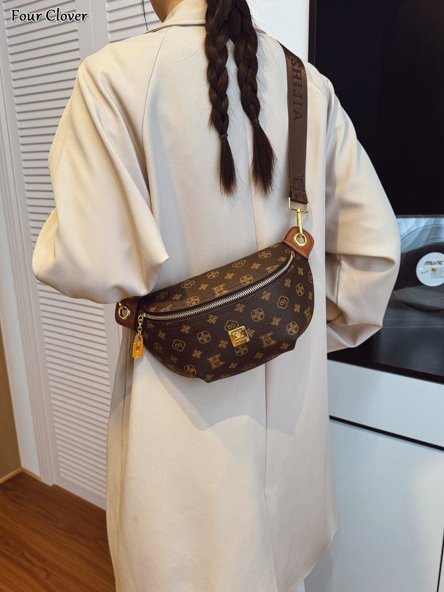 Retro fashion printed crossbody bag, minimalist women's chest bag, casual versatile wide strap shoulder square bag, high-end sense luxury handbag