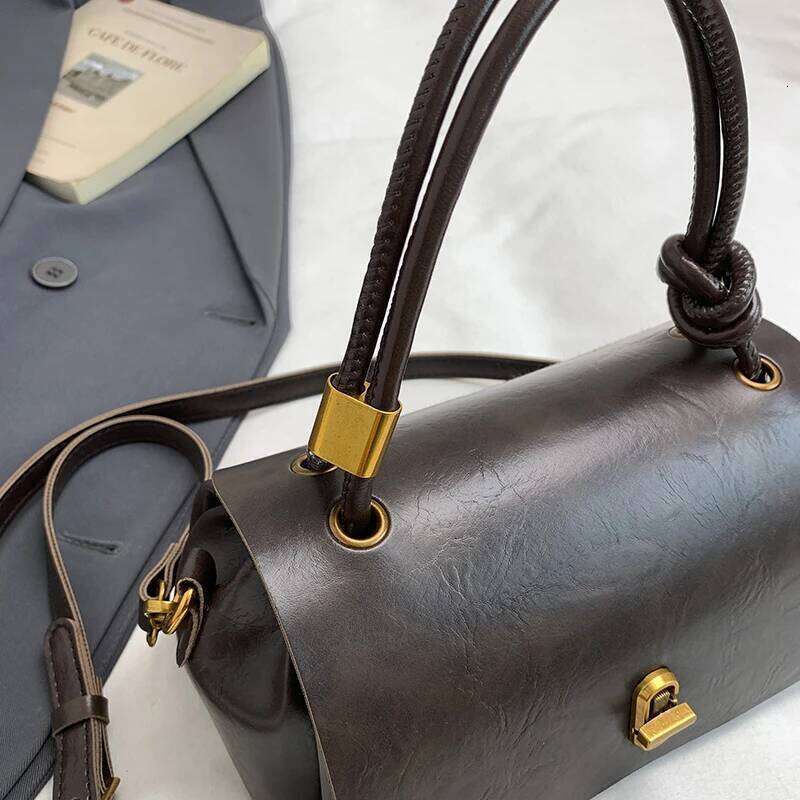 2025 New Retro Small Square for Women Korean Style Crossbody Messenger Fashion Casual Shoulder Bag Niche Texture Gift XJ260129