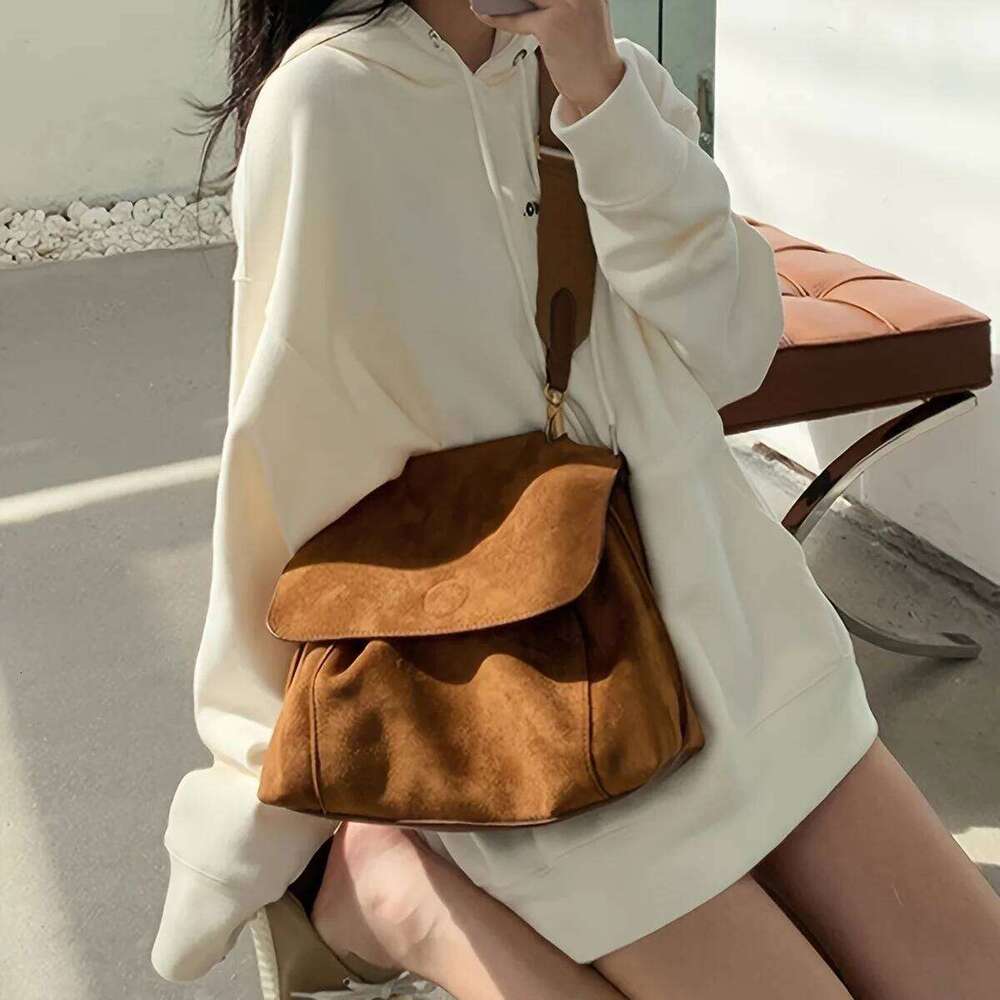 Vintage Brown Velvet Shoulder Versatile Autumn and Winter Large Capacity Crossbody Women's Bag 2025 New Model XJ260129