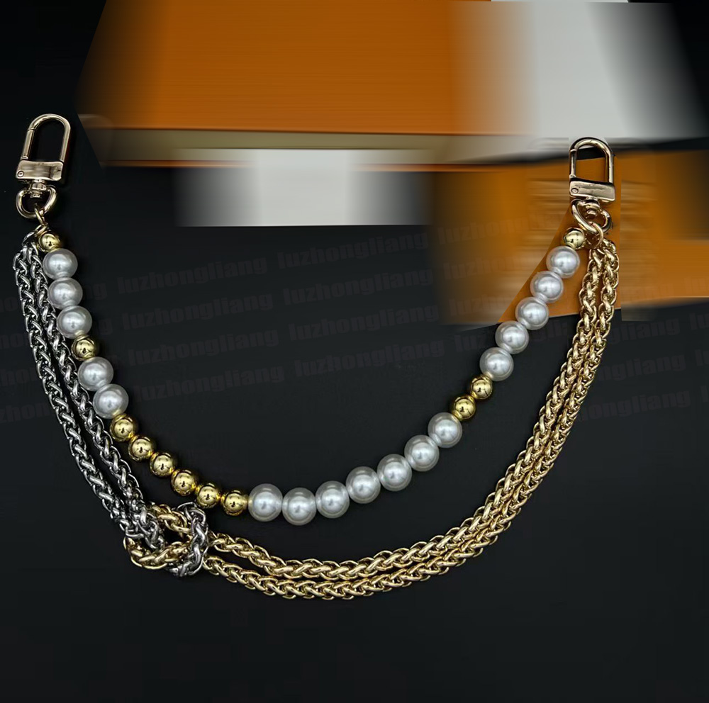 2026 New Designer Keychain Bag Pendant Fashion High-end Jewelry Pant Chain Bag Hanging Pendant Gold Sunflower Figure Keychain 9999