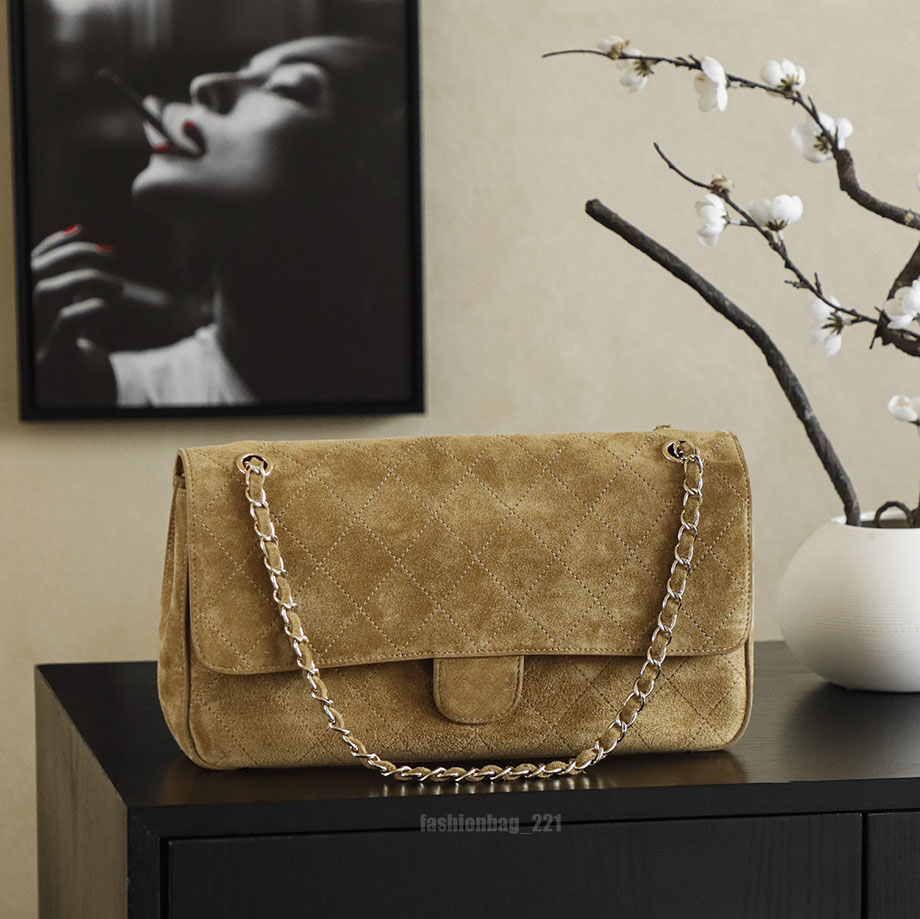 Designer Bag Luxury 26SS Suede Flap Bag for Women Retro Quilted Chain Shoulder Bag High Quality Gold Hardware Elegant Party Crossbody Bag