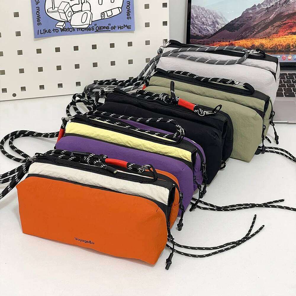 Water Bottle Simple Lightweight Crossbody Fashionable and Casual Sports Shoulder Bag, Mobile Phone Bag