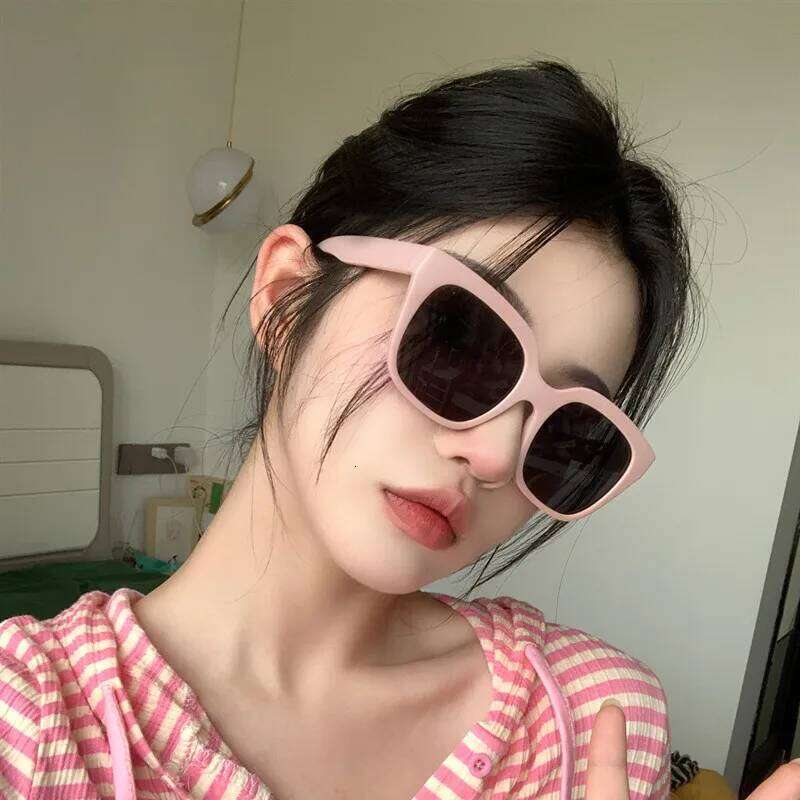 Lovely Cute Pink Sunglasses Women Brand Design Rectangle Square Men Sun Glasses Fashion Shades Female Male Eyewear 2025 H260129