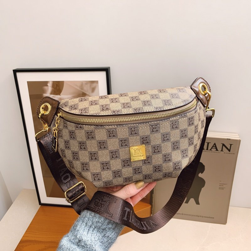 Retro fashion printed crossbody bag, minimalist women's chest bag, casual versatile wide strap shoulder square bag, high-end sense luxury handbag