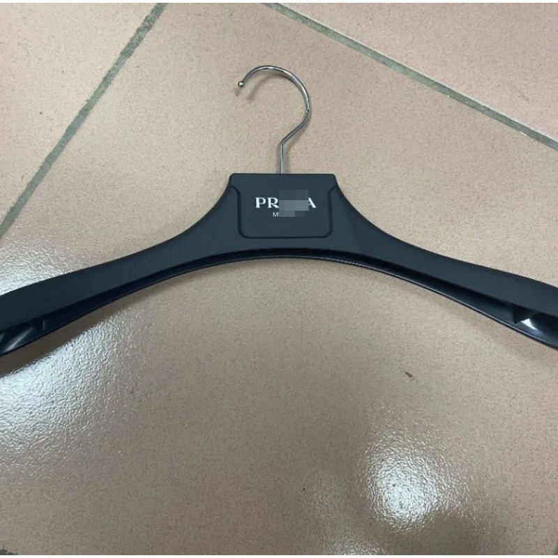 Top Quality Fashion 10 Style Luxury Suit Hanger Men's and Women's Coat Hanger Designer Letter Logo Anti Slip Wide Shoulder Dust-proof and Traceless Hanger
