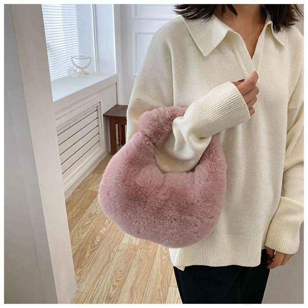 Fur Handbags Women's Small Half Moon Bag Warm Plush Wrist Bags Fashion Furry Short Handle Clutch Cute Ladies Coin Purses XJ260129
