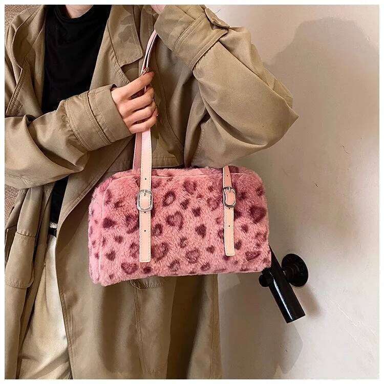 Winter 2025 new large capacity retro fashion leopard print tote plush underarm women's bag