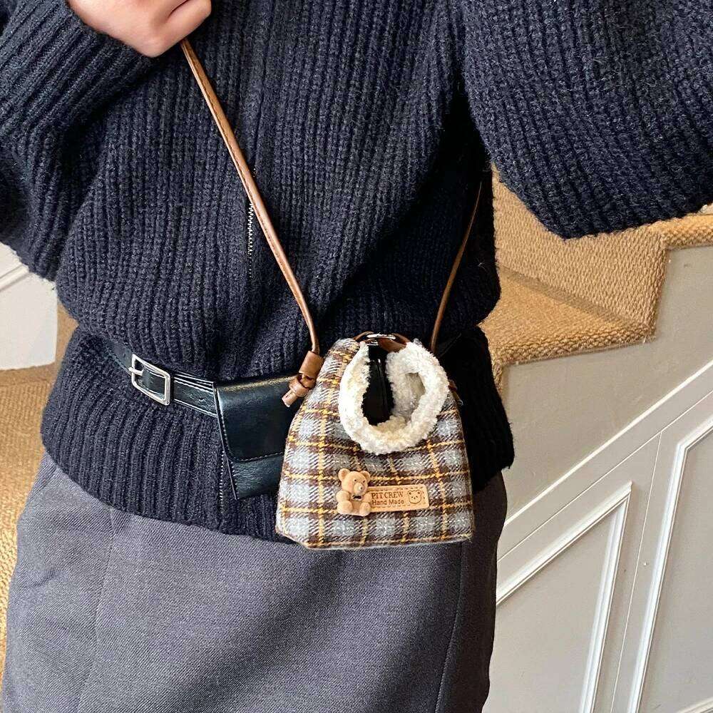 Advanced Retro Hand-Held Fashionable Small New Plaid Plush Mini Dumpling Bag, Red Envelope Crossbody Bag XJ260129