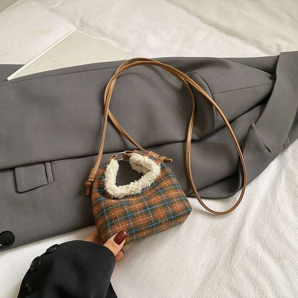 Advanced Retro Hand-Held Fashionable Small New Plaid Plush Mini Dumpling Bag, Red Envelope Crossbody Bag XJ260129