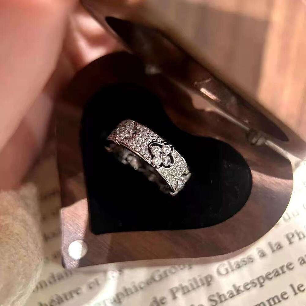 Lucky Four-Leaf Clover Star French Old Money Style Fashion Light Luxury Micro Inlaid Full Diamond Flower Row Ring Women