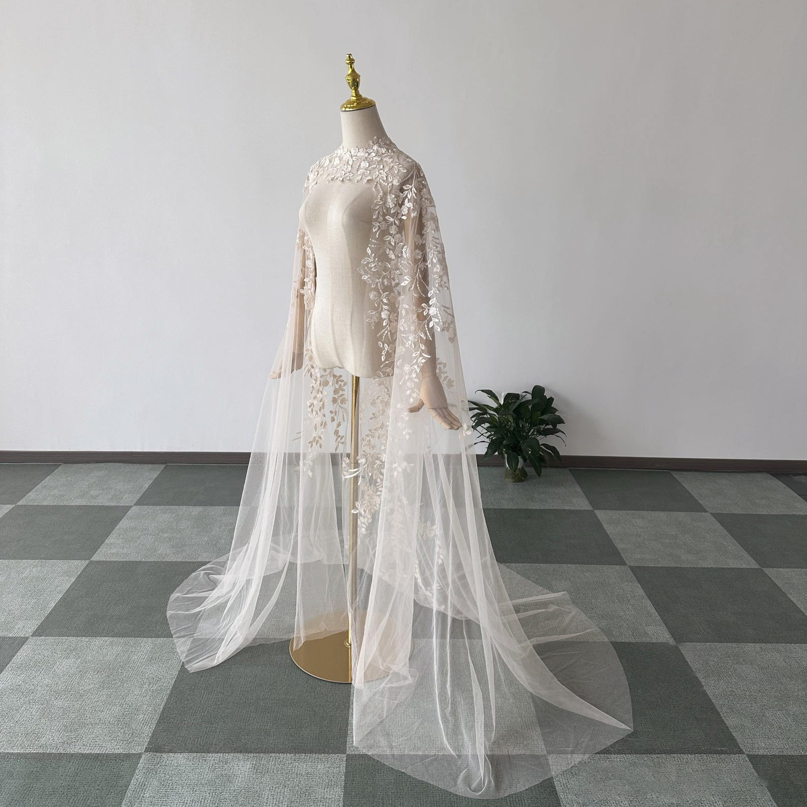 Elegant Wedding Cape Bridal Jacket Appliques Flower Warm Wraps White Ivory Long Shawl Bride Accessories Cape Plus Size Custom Made