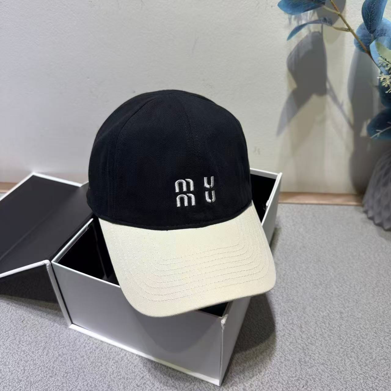 Designer Cap Letter Two-Tone Baseball Cap Autumn and Winter Cycling casquette Couple's Letter Breaking Sports cap