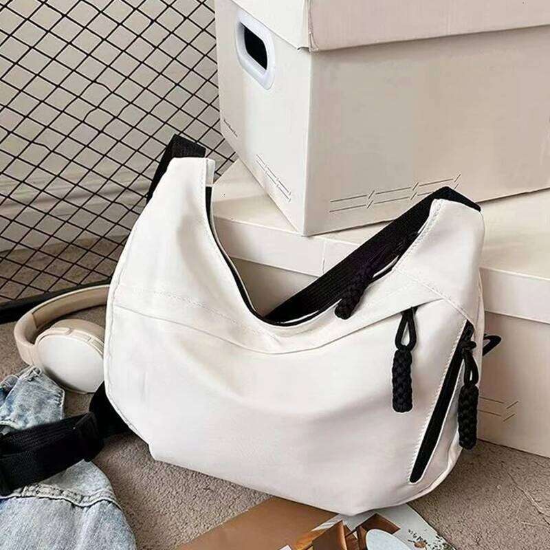 Neutral Style Shoulder Bag Men Women, Suitable for Casual Outings and Work Use Made of Nylon Material.
