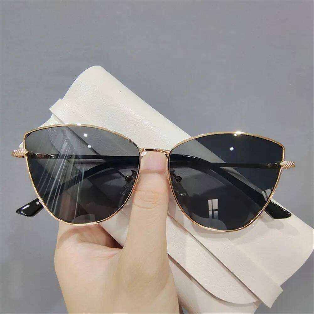 Vintage Cat Eye Sunglasses 2024 Hot Fashion Women Trending Metal Frame Eyewear Popular Shades for Lady UV400 H260129