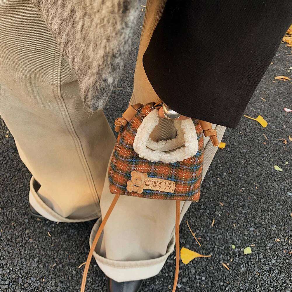 Advanced Retro Hand-Held Fashionable Small New Plaid Plush Mini Dumpling Bag, Red Envelope Crossbody Bag XJ260129