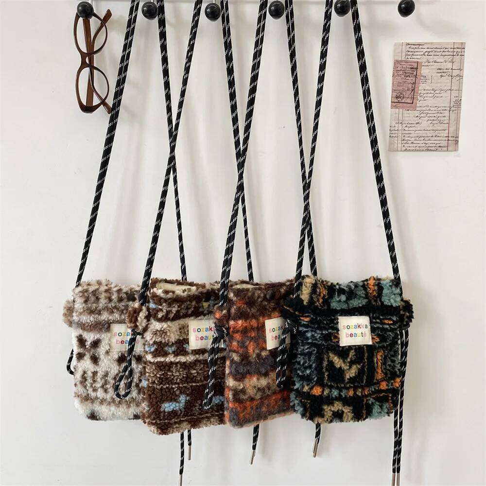 Women's Retro Plush Bag Cute Autumn Winter New Female Lipstick Cosmetic Organizer Wallet Crossbody Phone Bags XJ260129