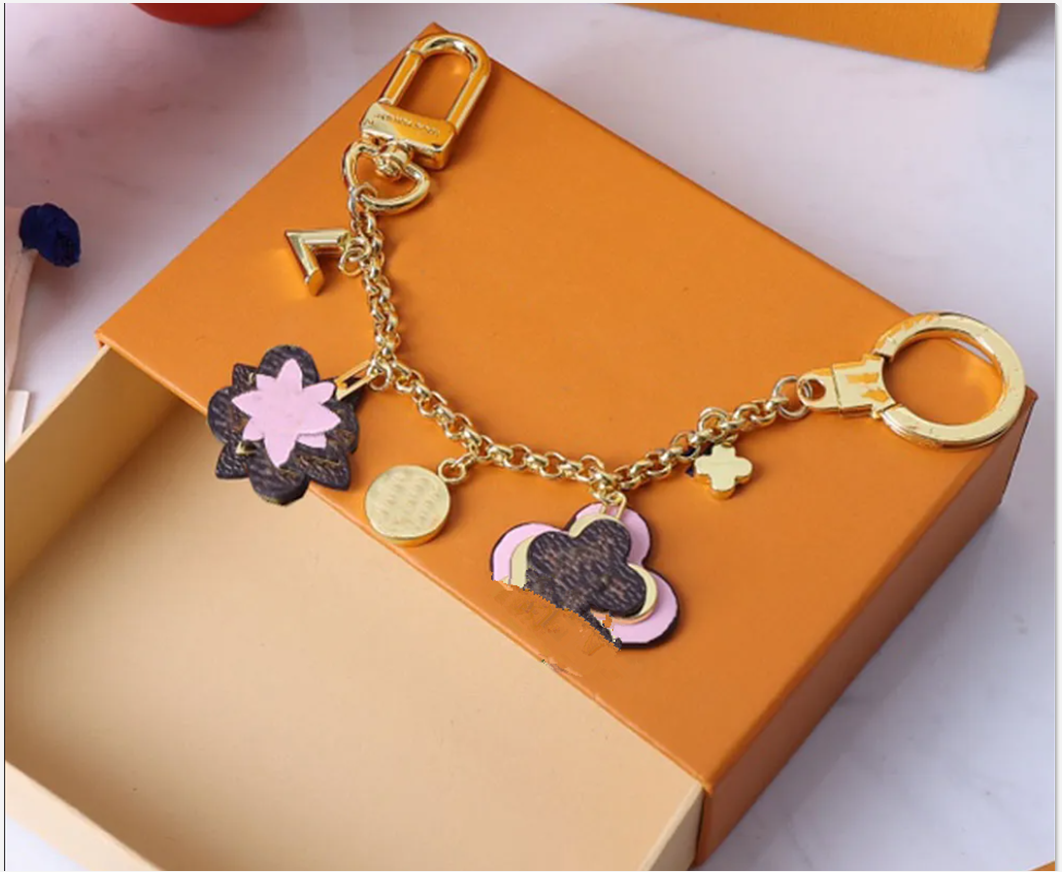 2025 High quality V Keychains luxury designer M69008/m64265 Bag Charm men's and women's fashion bag pendant keychain