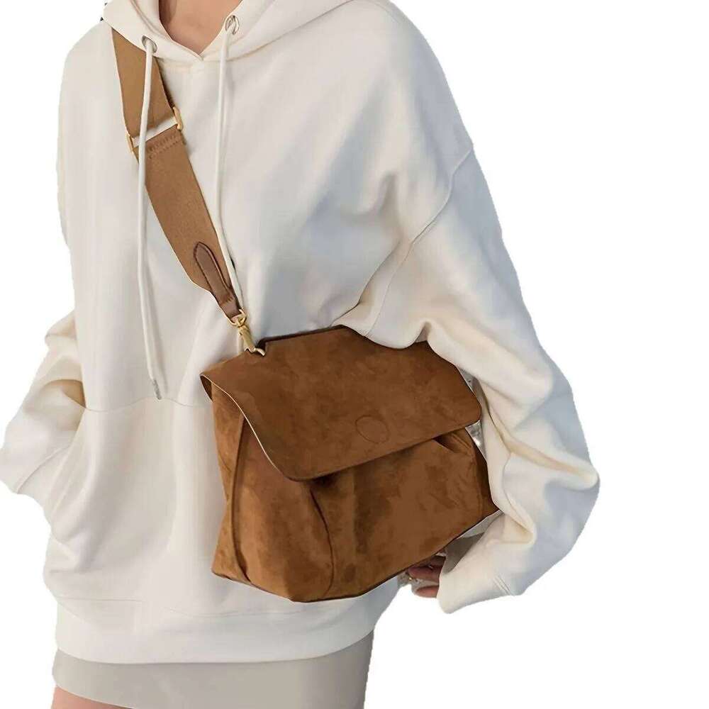 Vintage Brown Velvet Shoulder Versatile Autumn and Winter Large Capacity Crossbody Women's Bag 2025 New Model XJ260129