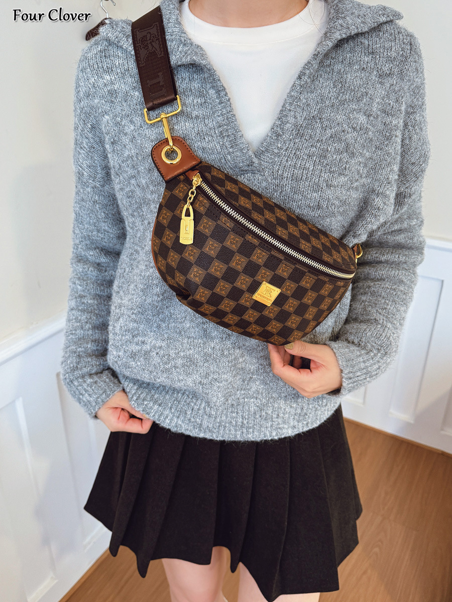 Retro fashion printed crossbody bag, minimalist women's chest bag, casual versatile wide strap shoulder square bag, high-end sense luxury handbag