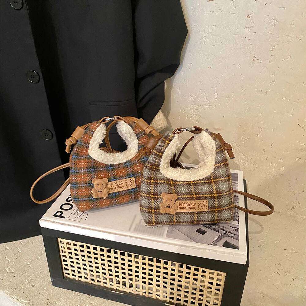 Advanced Retro Hand-Held Fashionable Small New Plaid Plush Mini Dumpling Bag, Red Envelope Crossbody Bag XJ260129