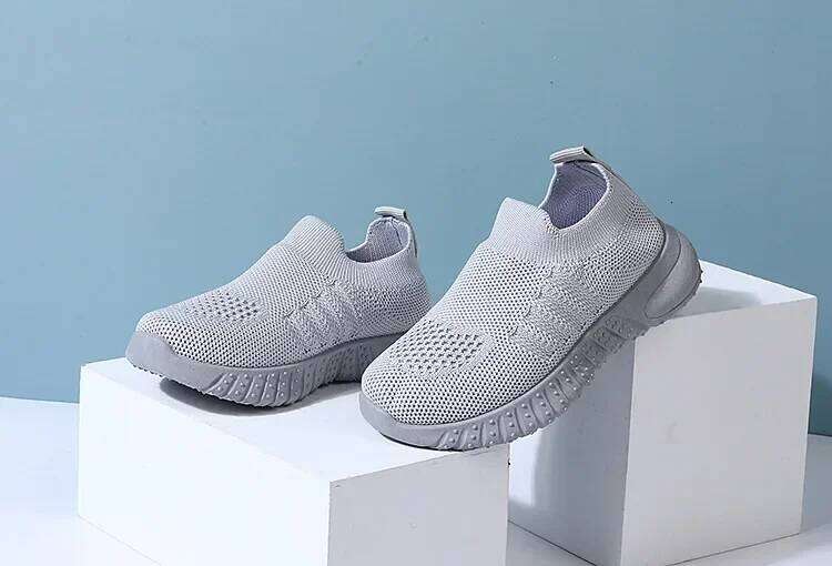 Solid Color Breathable Knitted Sports For Children Aged 1-8 Slip-on Casual Shoes Cross-border Explosion Style Y260128