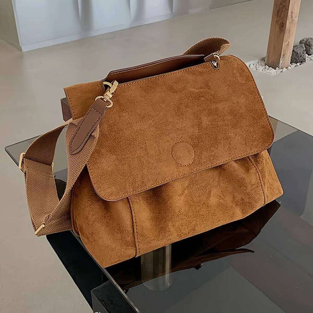 Vintage Brown Velvet Shoulder Versatile Autumn and Winter Large Capacity Crossbody Women's Bag 2025 New Model XJ260129