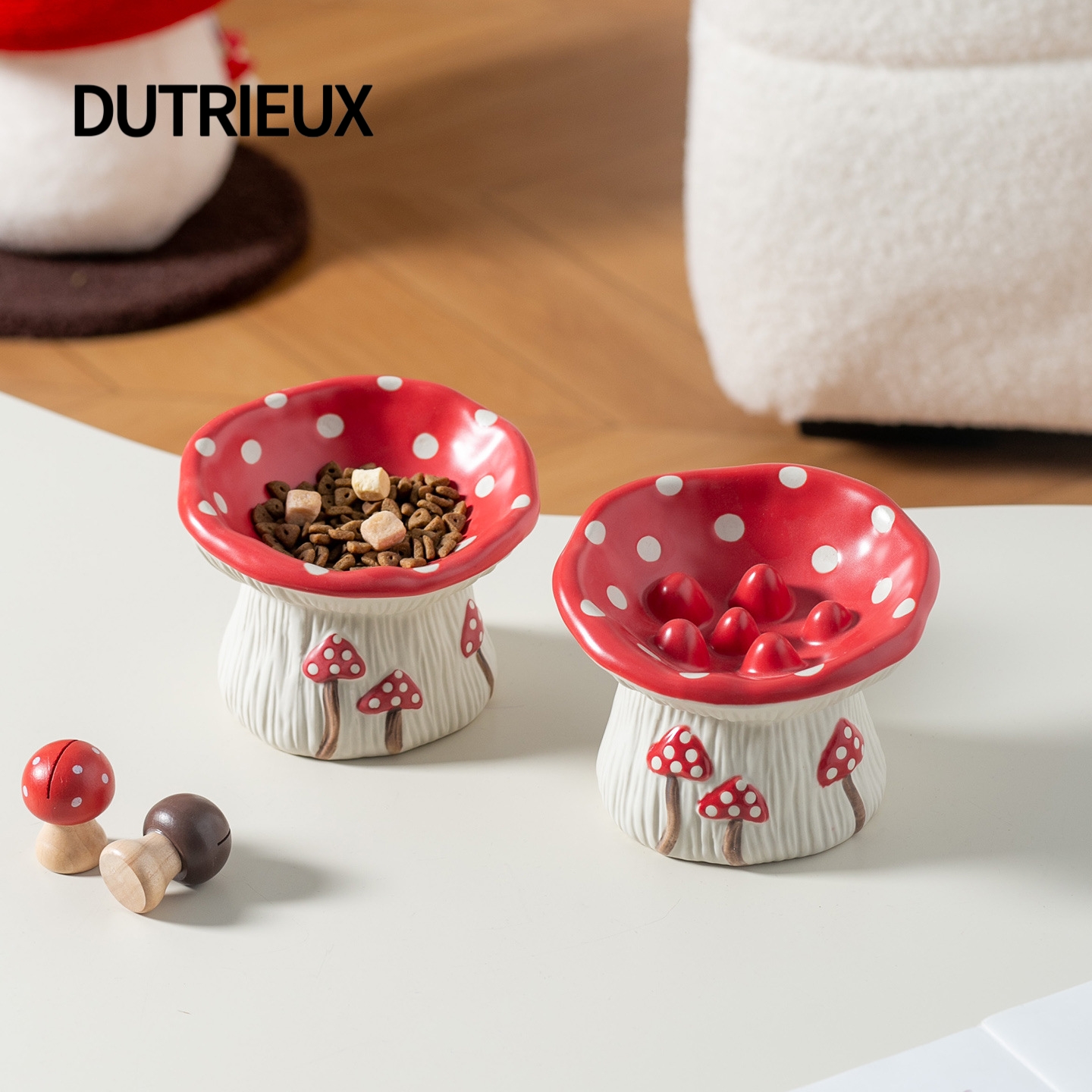 H2604 High-quality pet tableware: Nordic-style ceramic stemmed bowl with slanted rim for cats and dogs to wear.