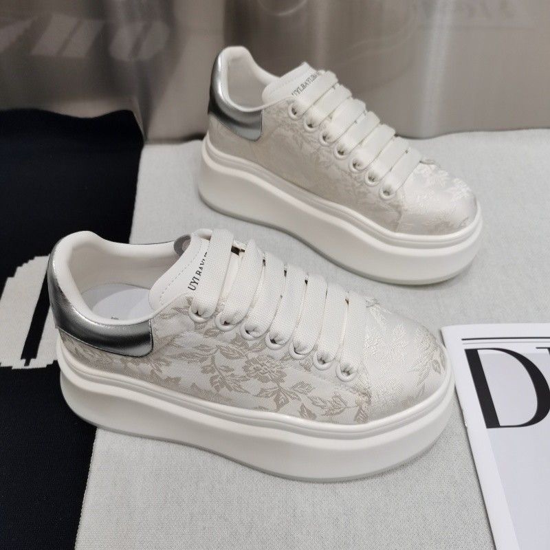 Women's 2026 New Chinese Style White Sneakers Viral Platform Height-Boosting Skate Shoes Versatile for Spring Autumn