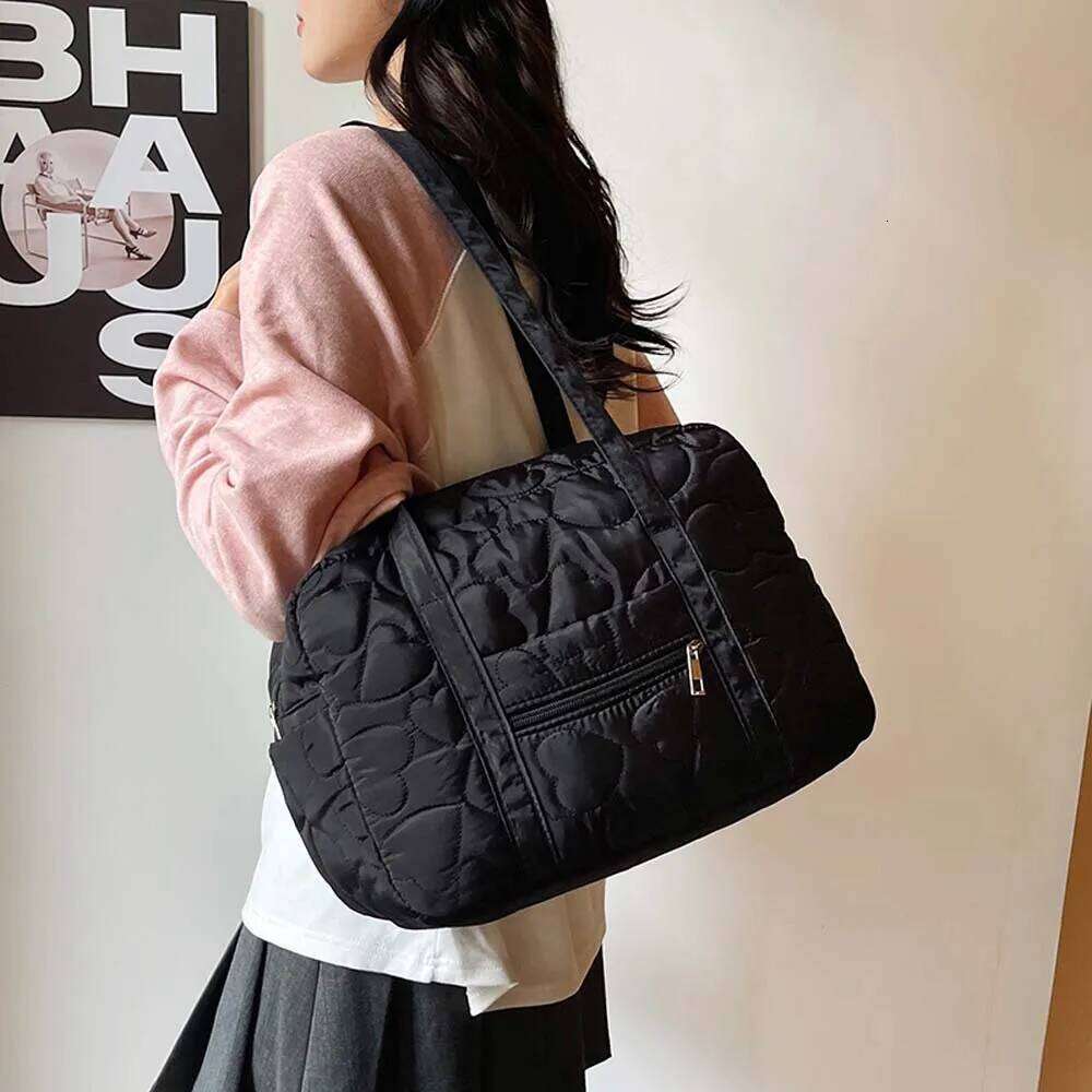 Autumn Winter Heart-shaped Quilted Embroidered Handbag, Fashionable Soft Quilting Shoulder Bag, Simple Solid Color Tote Bag