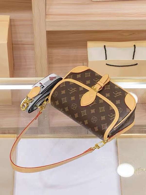 Valentine's Day Gift Genuine Leather Monogram Baguette for Women 2025 New High-end Niche Underarm Single Shoulder Crossbody Bag