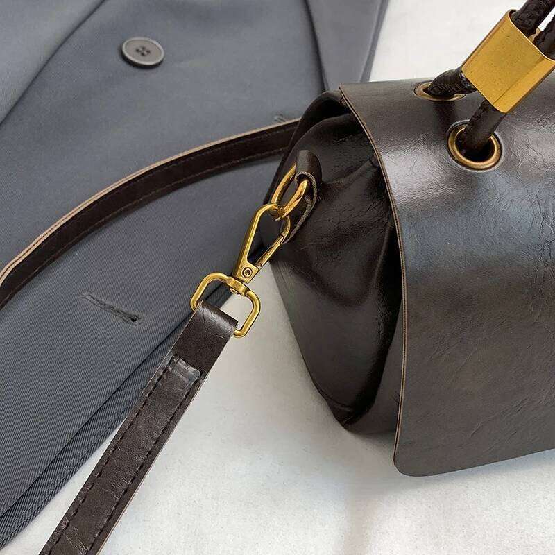 2025 New Retro Small Square for Women Korean Style Crossbody Messenger Fashion Casual Shoulder Bag Niche Texture Gift XJ260129