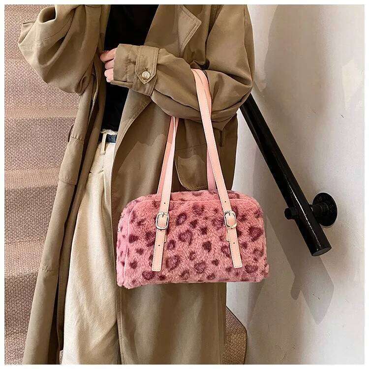 Winter 2025 new large capacity retro fashion leopard print tote plush underarm women's bag